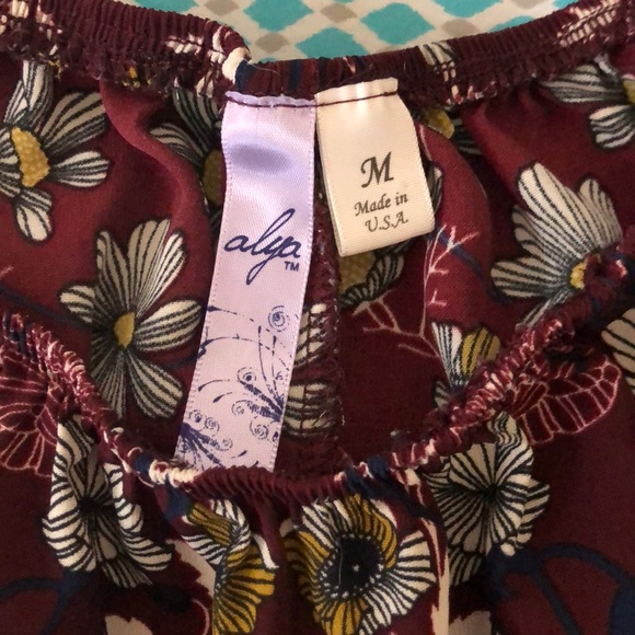 Floral blouse! - Picture 2 of 4